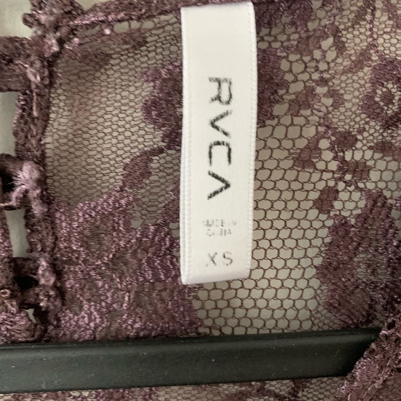 Cute rvca top - Picture 3 of 3